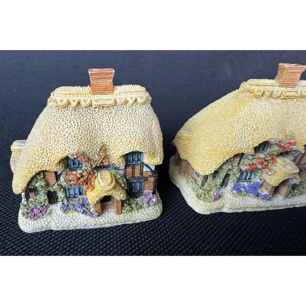 Lot Of 2 Vintage 1995 Lilliput Lane Honeysuckle Cottages 1.5